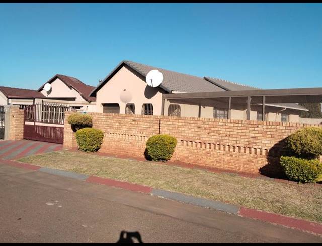 3 BEDROOM HOUSE FOR SALE IN SPRUITVIEW
